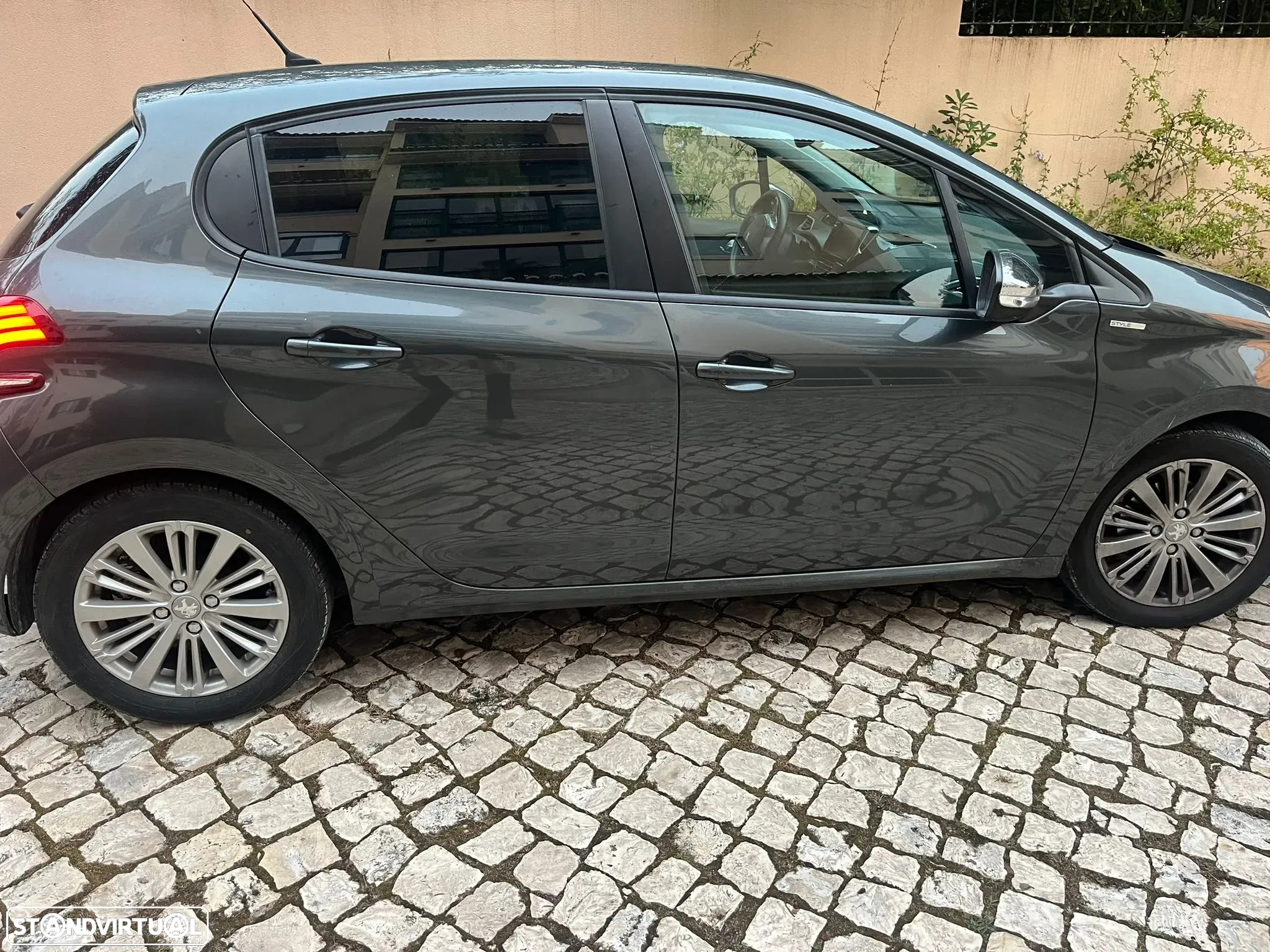 Peugeot 208 - 3