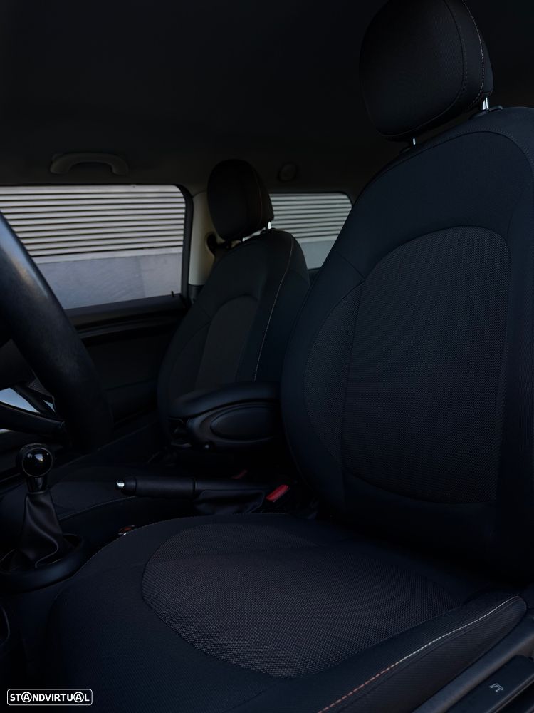 MINI 3 Portas One D - 12