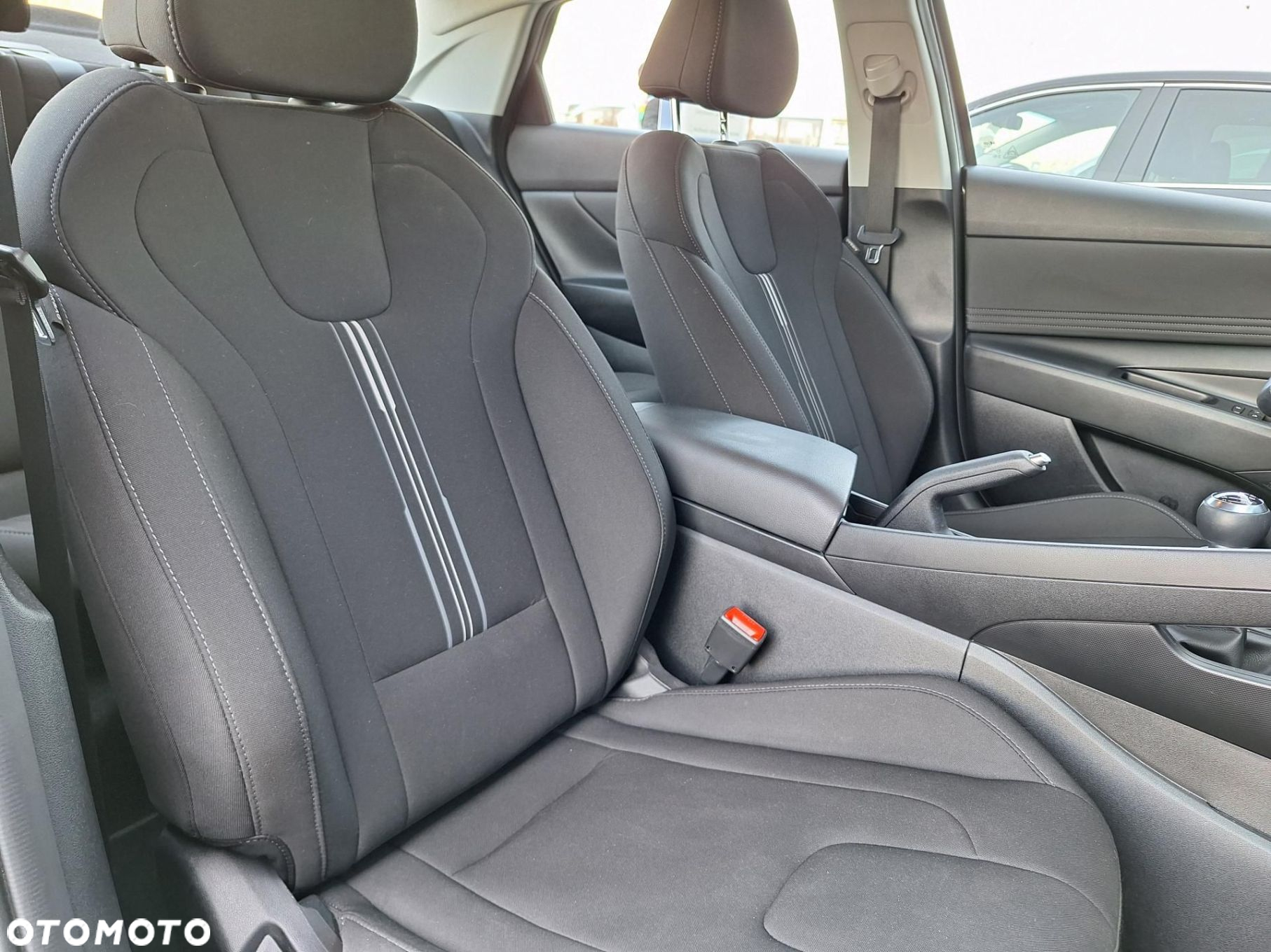 Hyundai Elantra - 12
