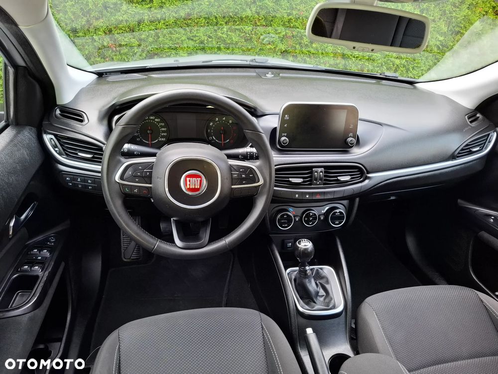 Fiat Tipo - 12