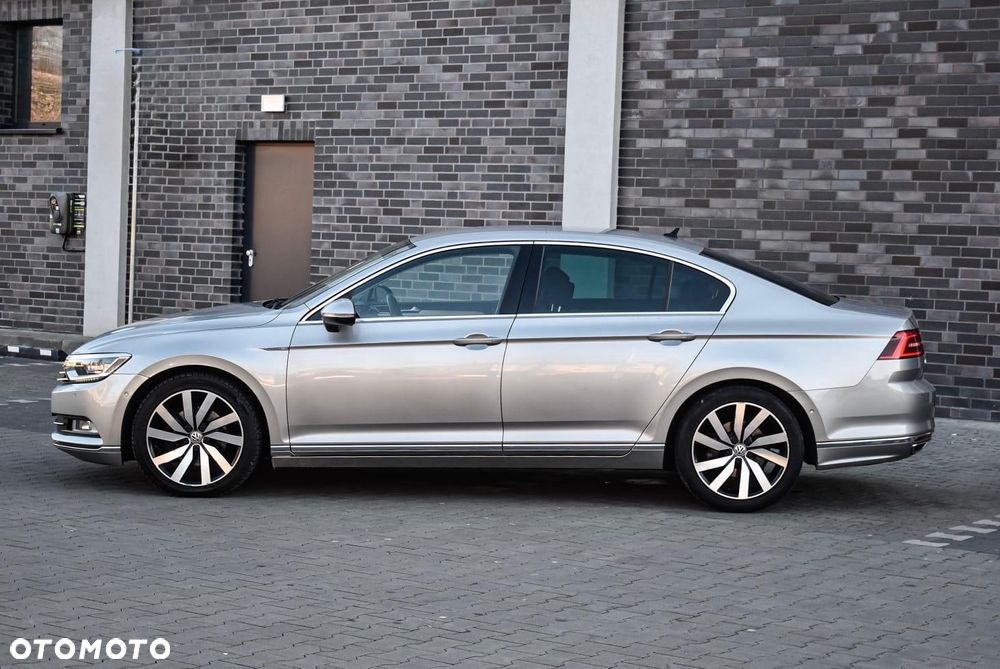 Volkswagen Passat 2.0 TDI DSG BlueMotion Technology R-Line - 20