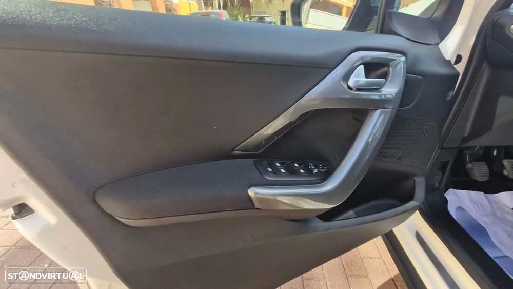 Peugeot 2008 1.2 PureTech Style - 15