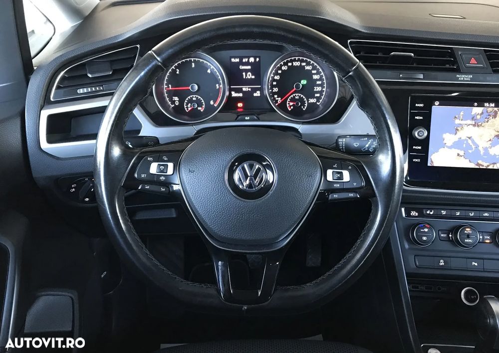 Volkswagen Touran 2.0 TDI SCR DSG Trendline - 16
