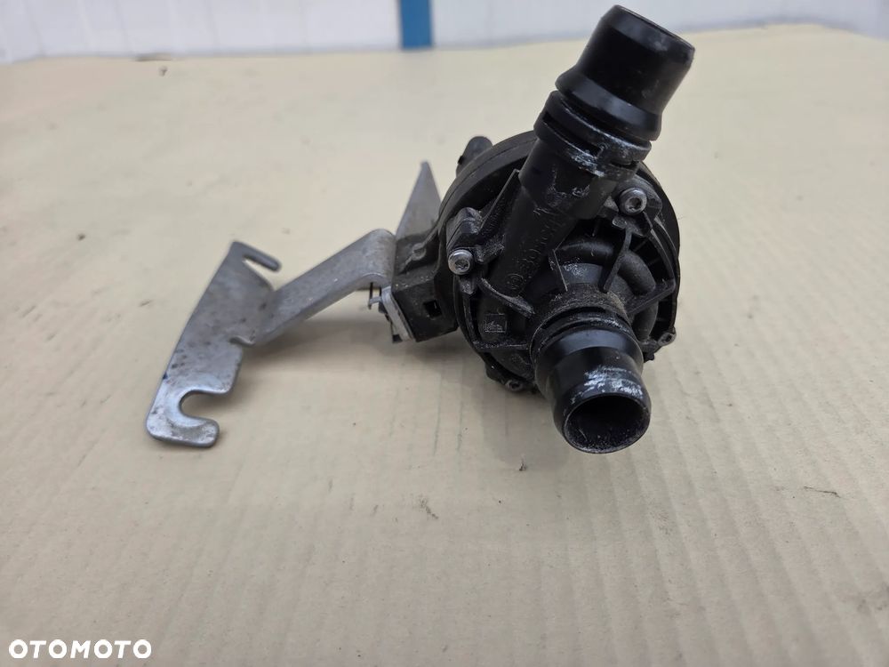 Dodatkowa pompa wody Citroen C5X 1.6 HYBRYDA   9823813380 - 2