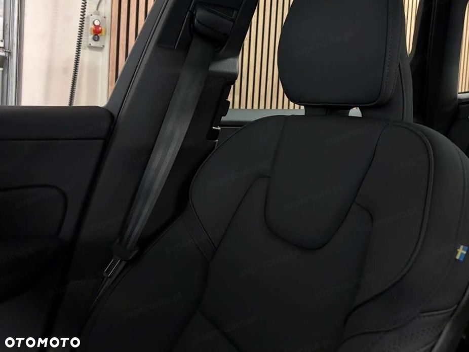 Volvo XC 60 B5 B AWD Plus Dark - 18