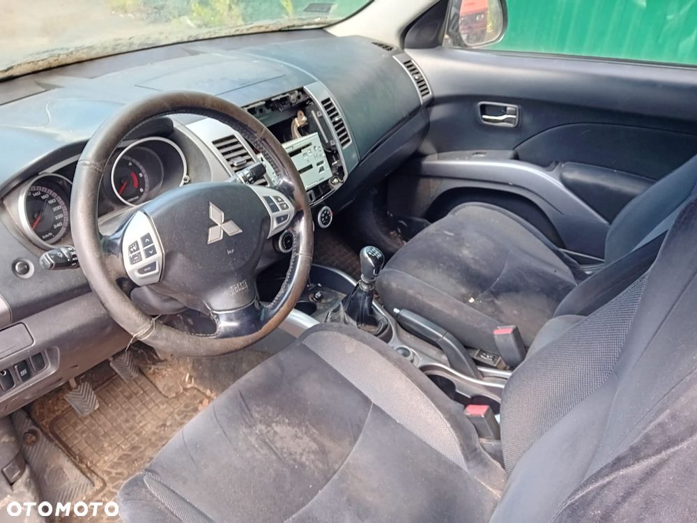 *MITSUBISHI OUTLANDER* Samochód na części - 5