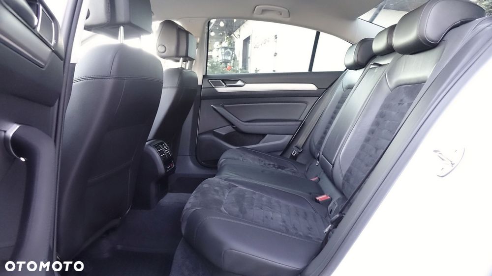 Volkswagen Passat - 25