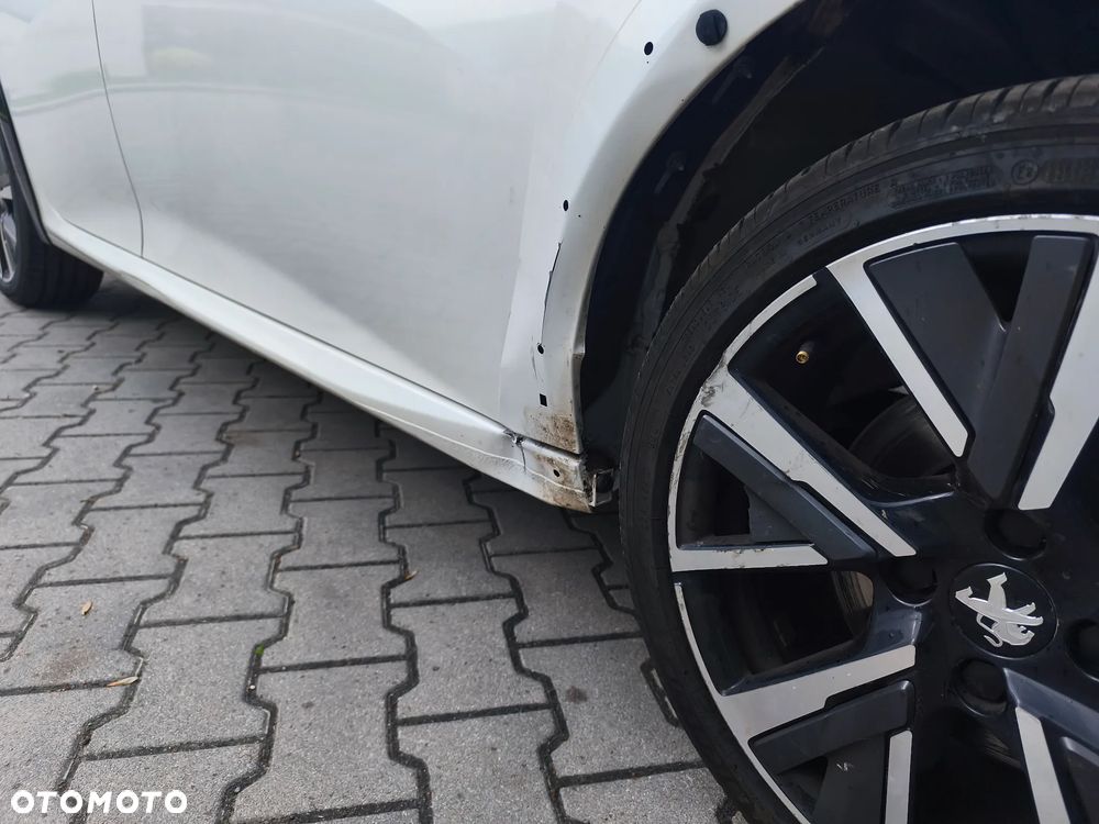 Peugeot 208 PureTech 130 EAT8 GT - 16