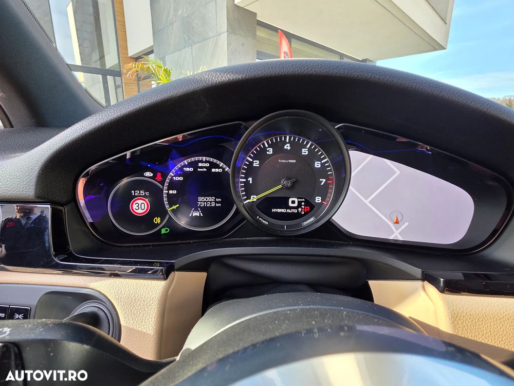 Porsche Cayenne - 24