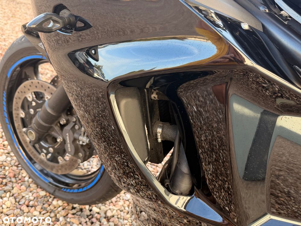 Suzuki GSX - 21