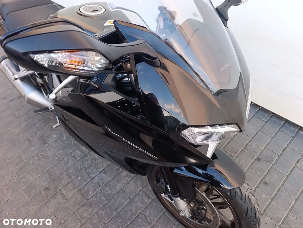 Honda VFR - 29