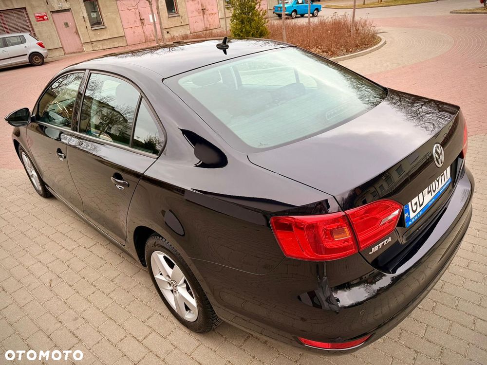 Volkswagen Jetta - 4