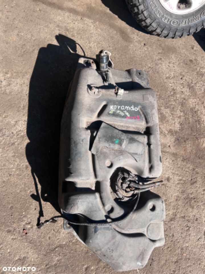 Zbiornik paliwa ssangyong korando II 2.9td