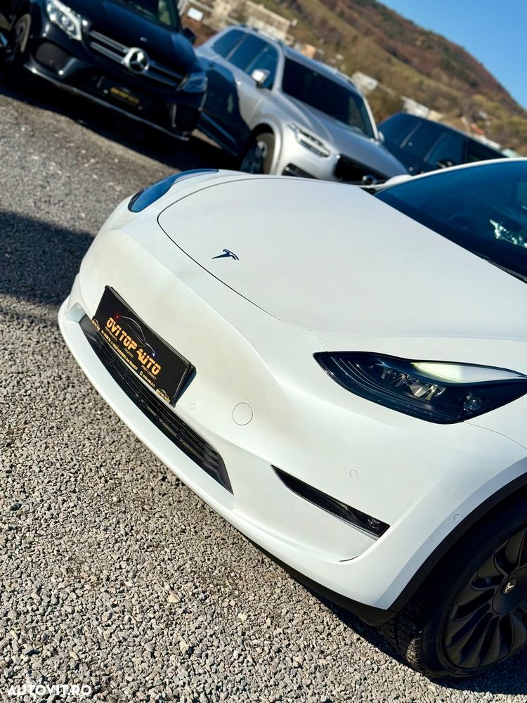 Tesla Model Y AWD Performance - 13