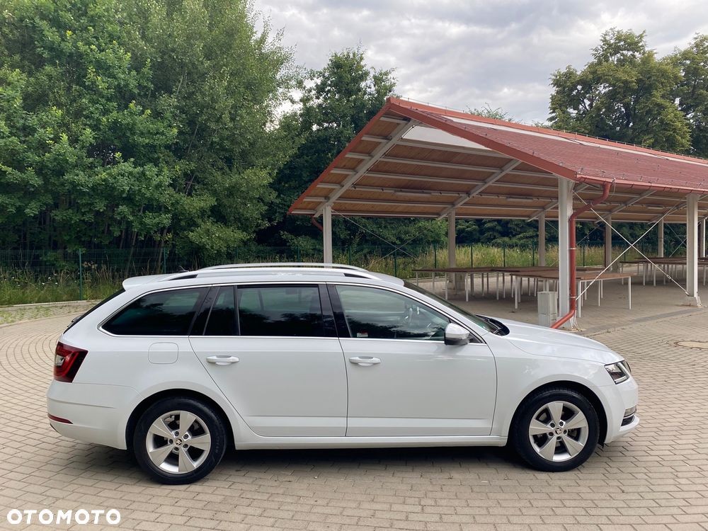 Skoda Octavia Combi 1.6 TDI DSG Premium Edition - 9