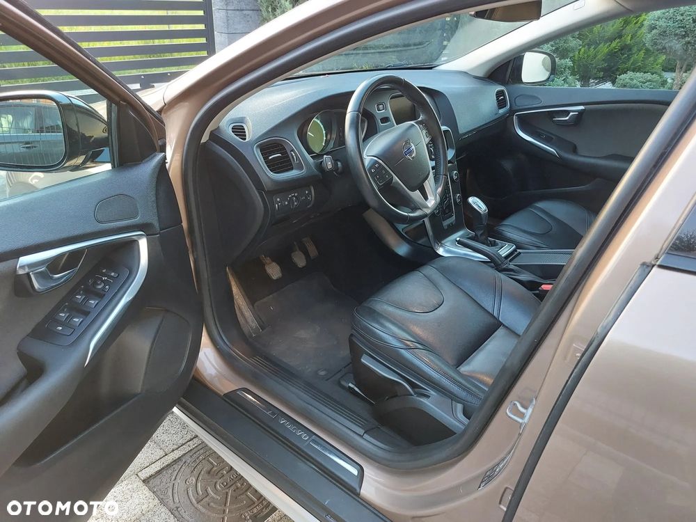 Volvo V40 Cross Country - 12