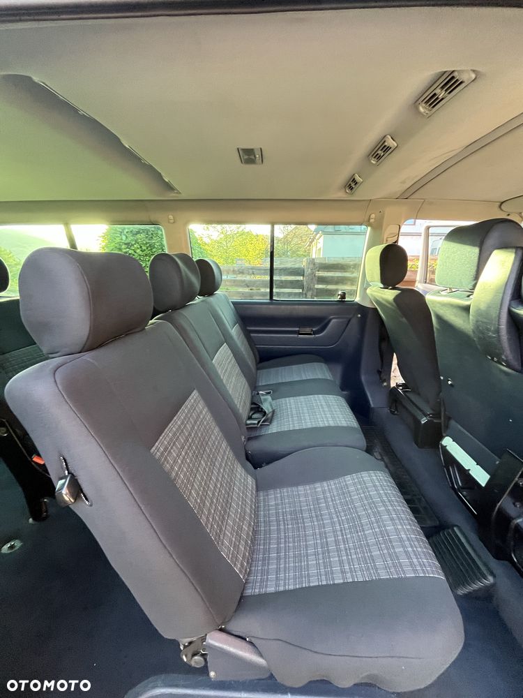 Volkswagen Caravelle - 2