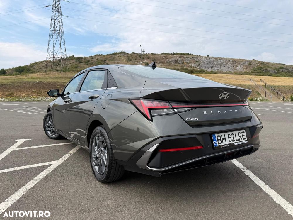 Hyundai Elantra 1.6 l 123 CP CVT Highway - 2