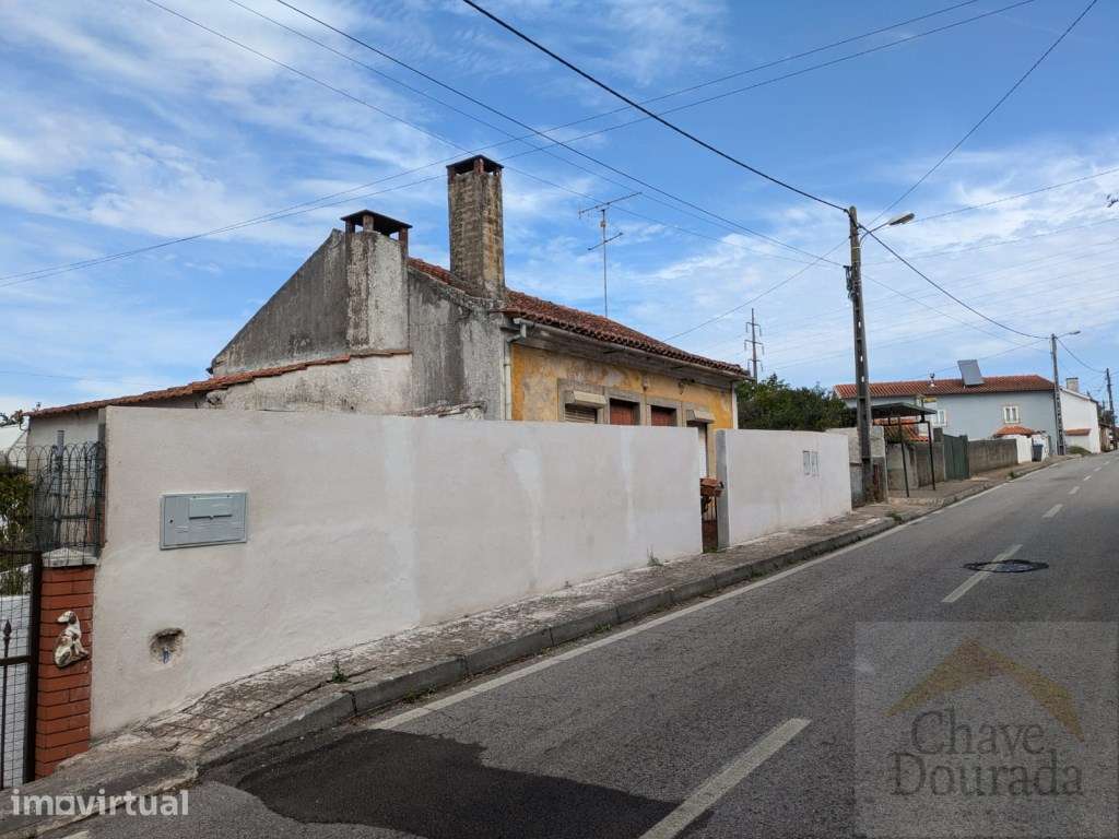 Vende-se moradia para recuperar com lote de terreno - Lordemão - Grande imagem: 2/14
