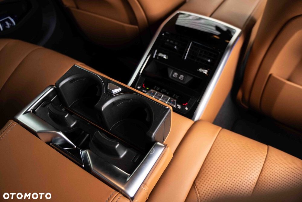 BMW Seria 8 M850i xDrive - 30