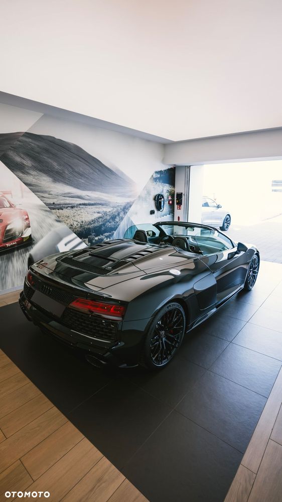 Audi R8 Spyder V10 RWD Performance - 14