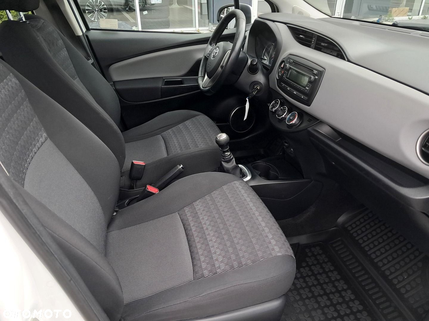 Toyota Yaris - 10