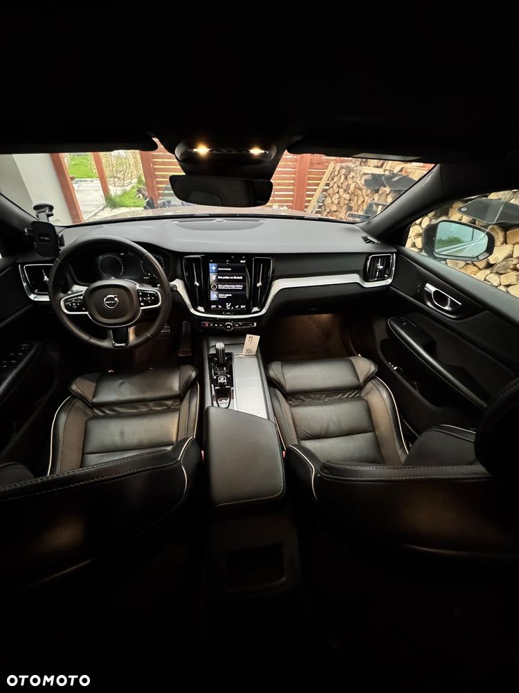 Volvo V60 B3 B R-Design - 14