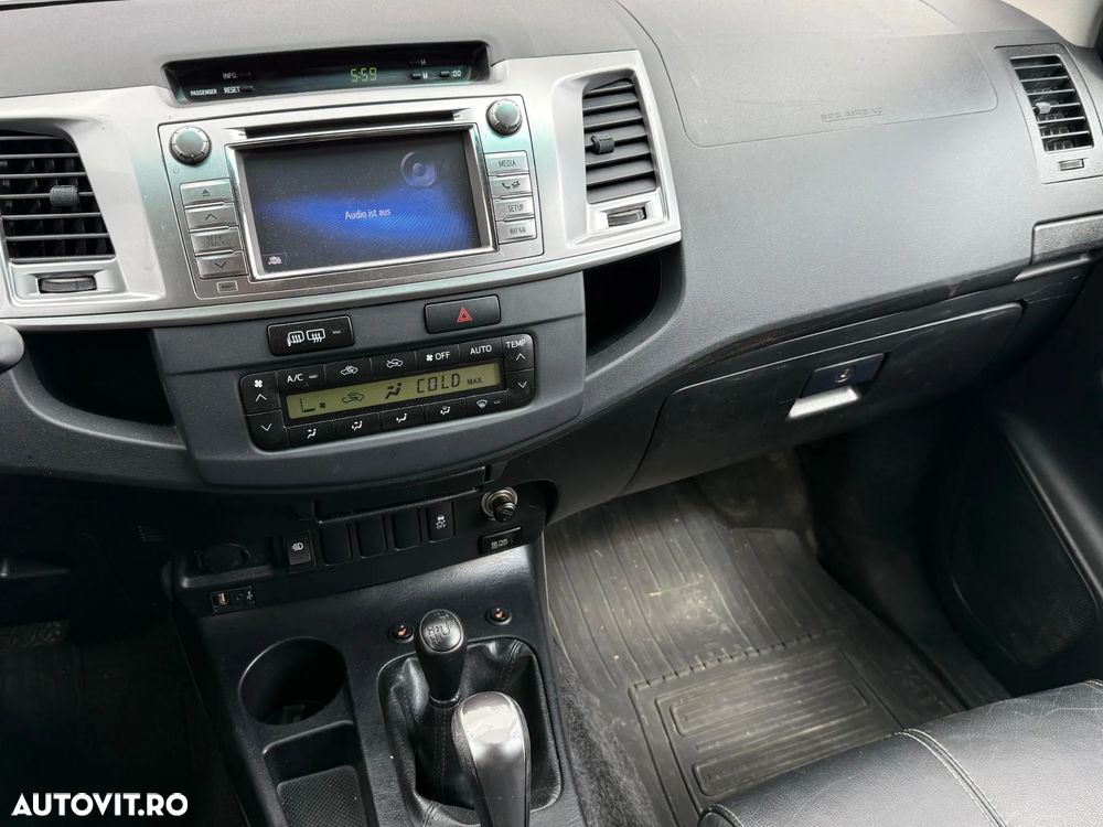 Toyota Hilux 4x4 Cabina Dubla Style+ Aut. - 10