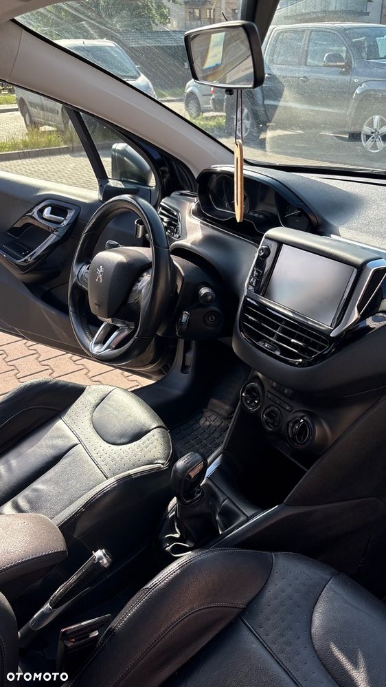 Peugeot 208 - 10