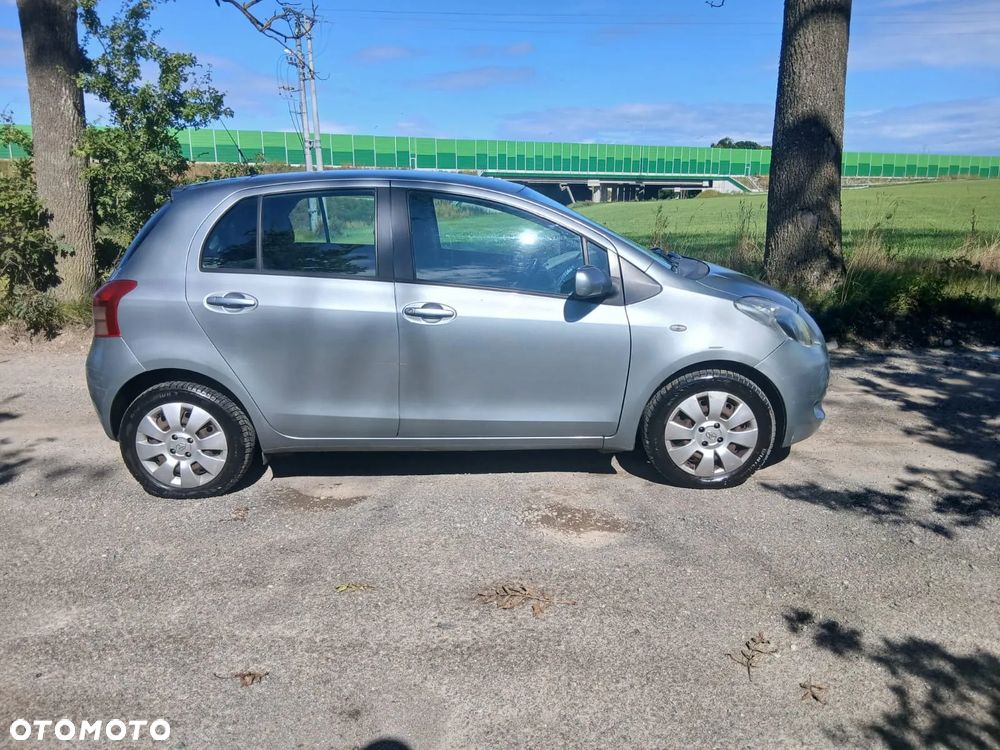 Toyota Yaris 1.3 Sol - 4