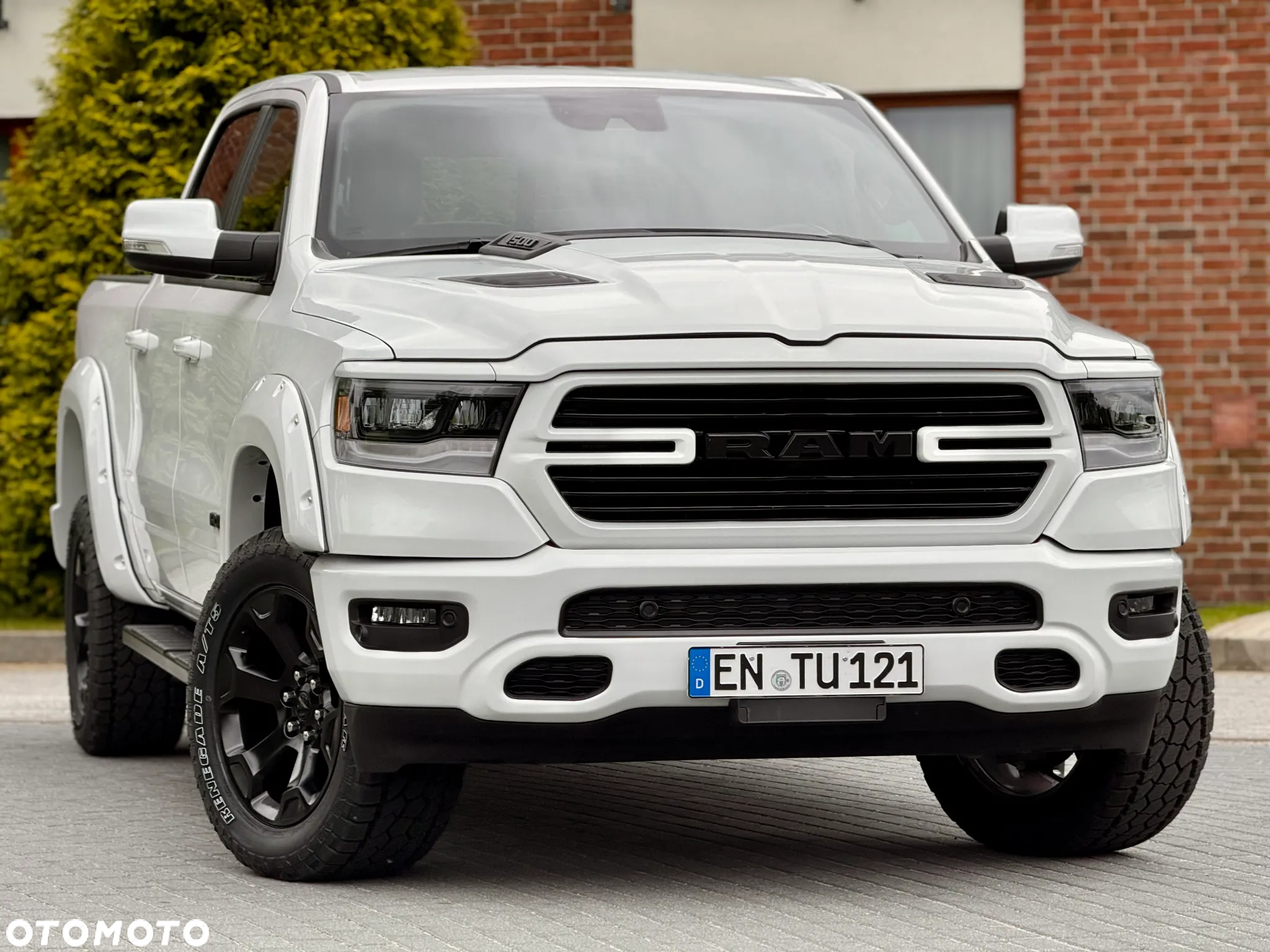 RAM 1500 Crew Cab Shortbed Laramie - 4