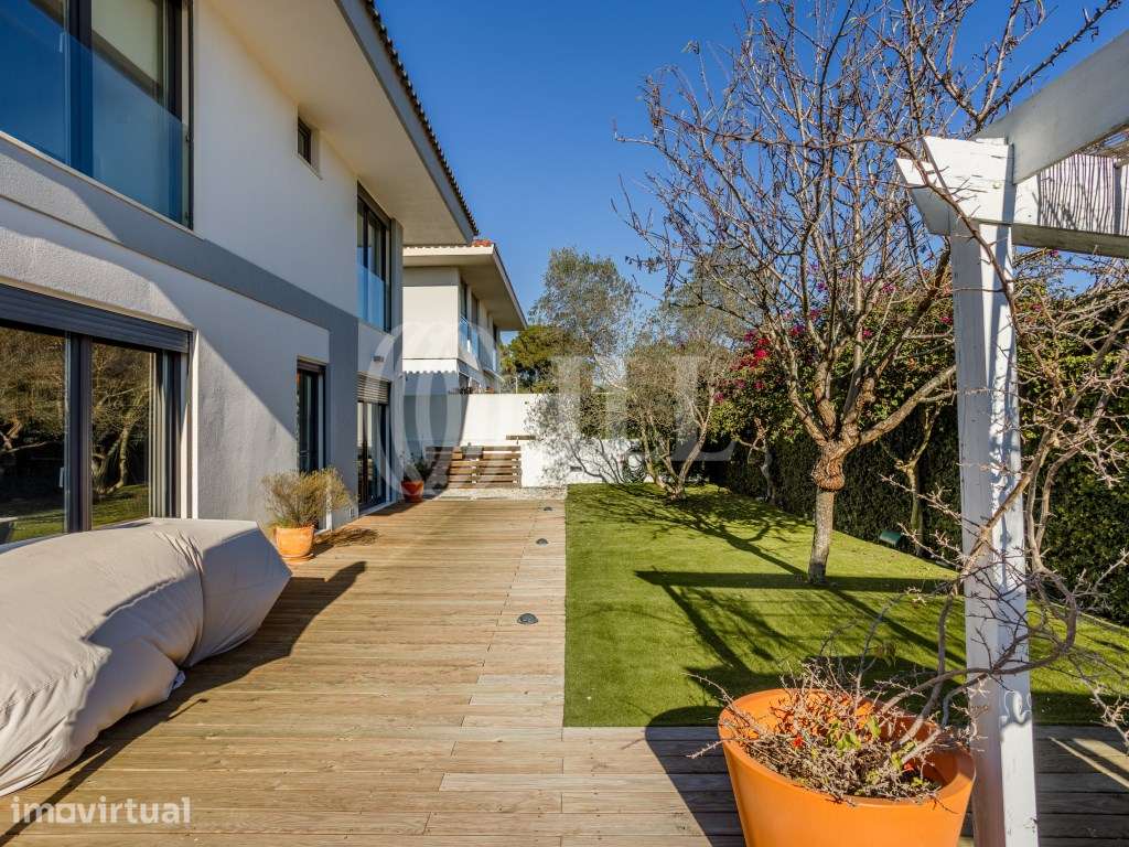 Moradia T4 com jardim e garagem na Parede em Cascais - Grande imagem: 3/21