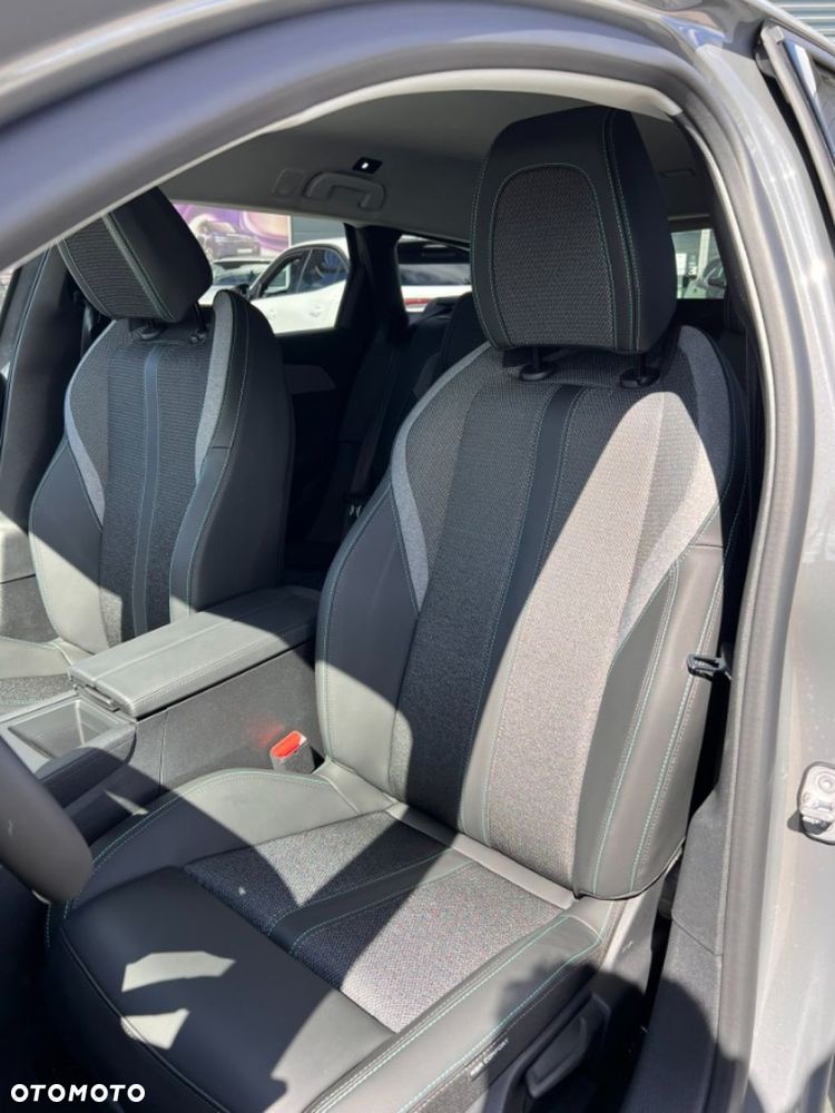 Peugeot 308 - 8
