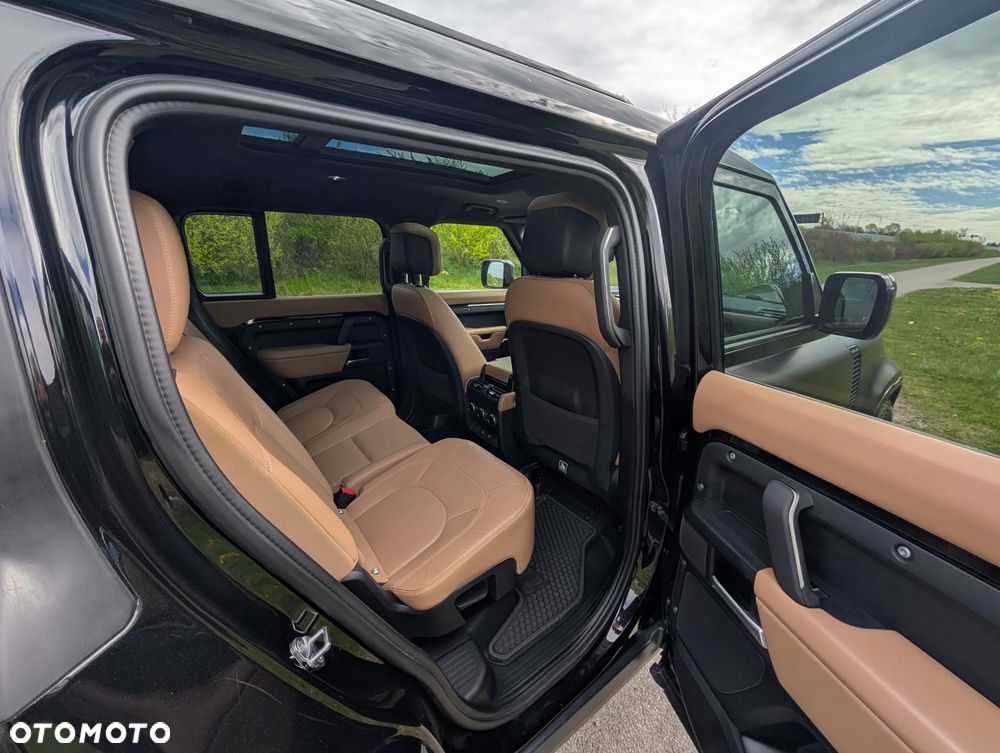 Land Rover Defender 3.0 D300 mHEV X-Dynamic HSE - 16