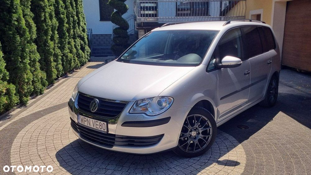 Volkswagen Touran - 1