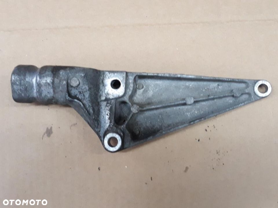 Łapa podpora Mocowanie Poduszki Silnika 8E0199343J A4 B6 B7 EXEO 1.8T - 3