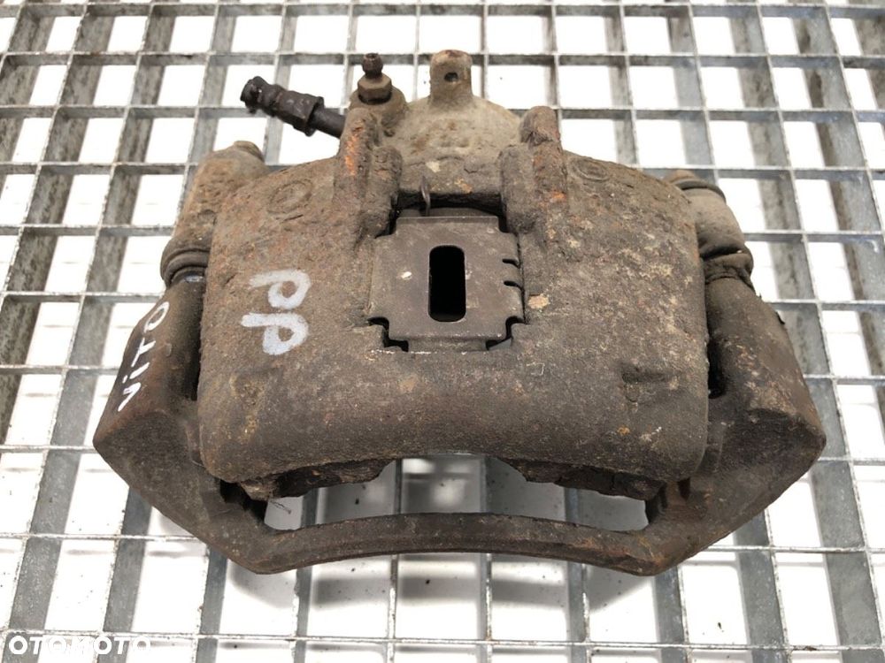 ZACISK PRAWY PRZÓD  MERCEDES-BENZ VITO Autobus (W638) 1996 - 2003 110 TD 2.3 (638.174) 72 kW [98 - 1