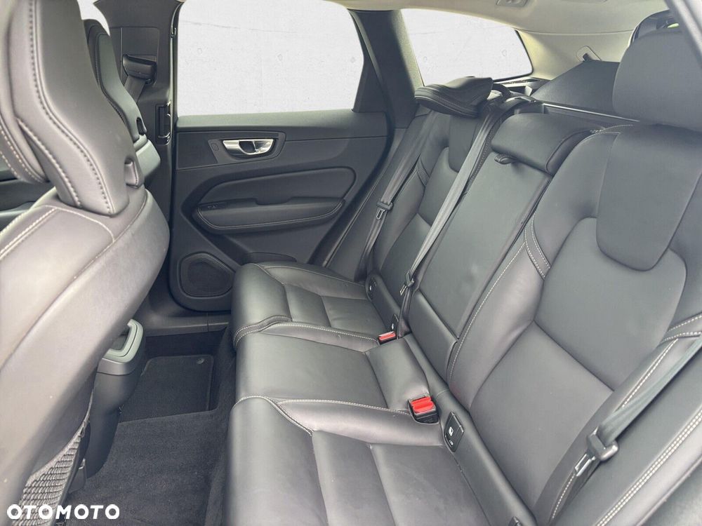 Volvo XC 60 B5 B AWD Plus Bright - 22