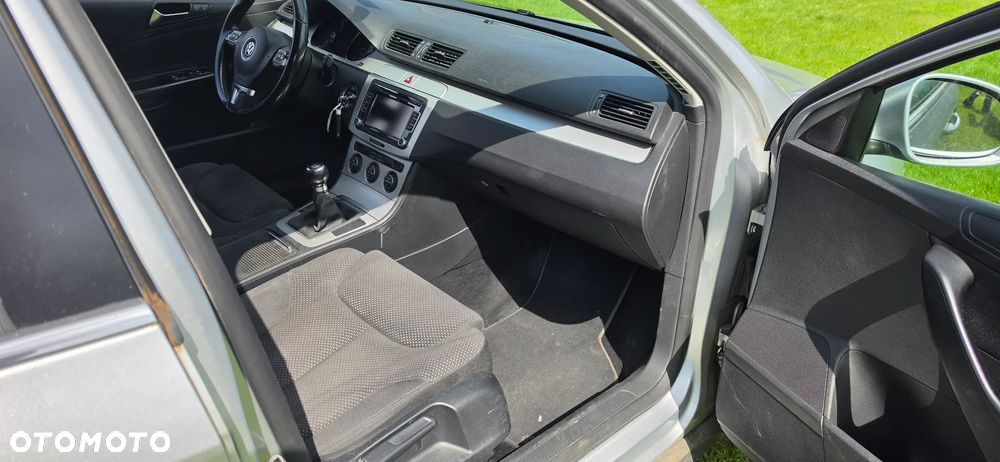 Volkswagen Passat 2.0 TDI Comfortline - 14