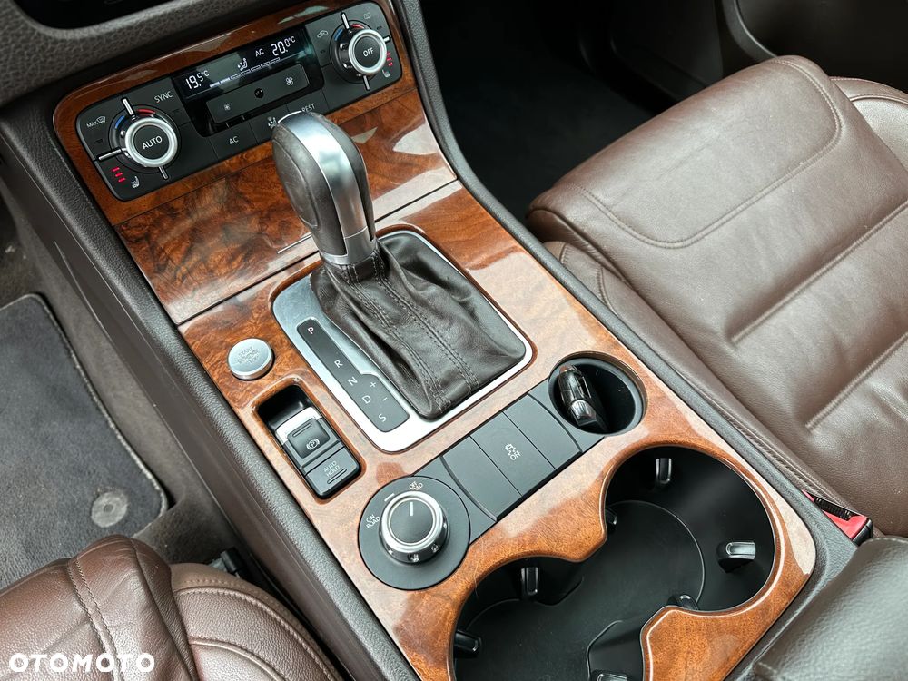 Volkswagen Touareg - 15