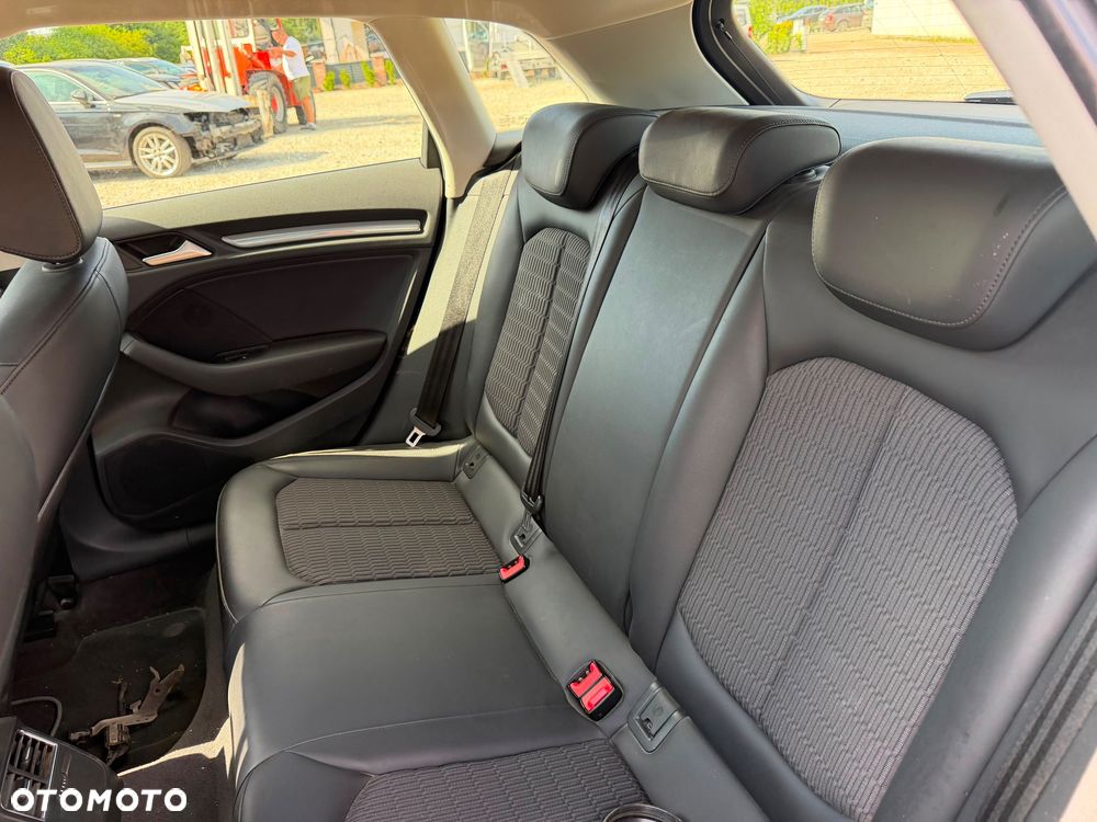 Audi A3 Sportback 2.0 TDI Ambiente - 16