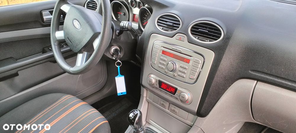 Ford Focus 1.6 16V Trend - 34
