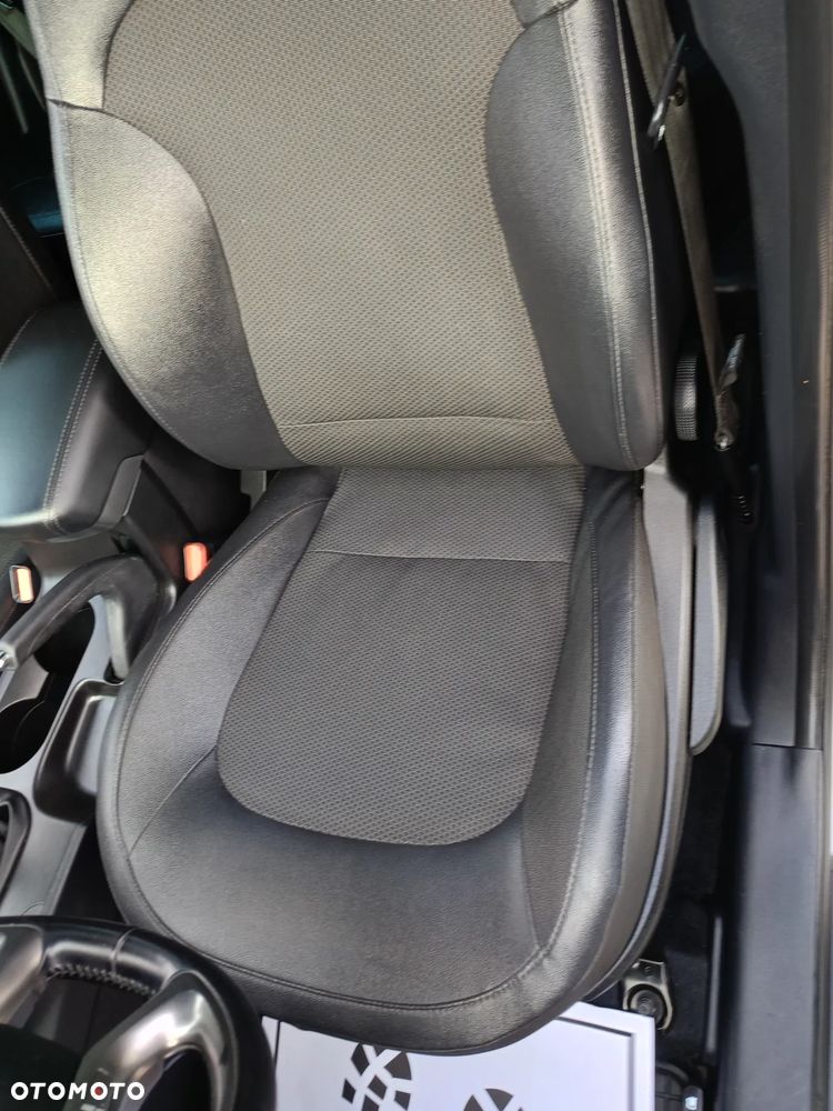 Hyundai ix35 1.7 CRDi 2WD Fifa World Cup Edition - 40