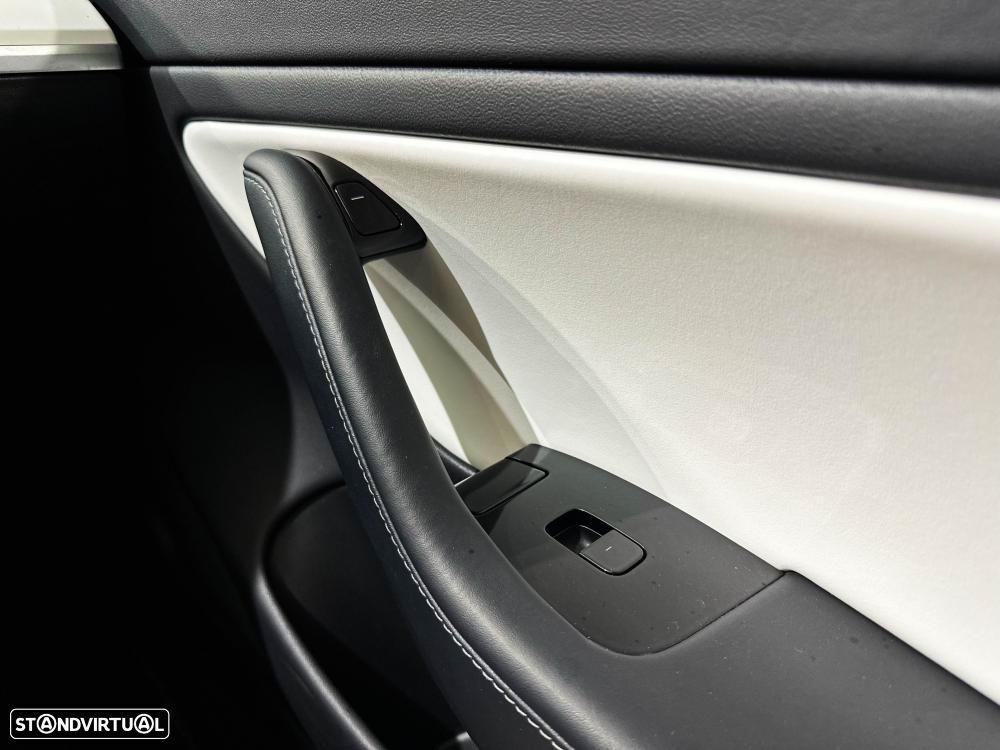 Tesla Model 3 Long-Range Dual Motor AWD - 35