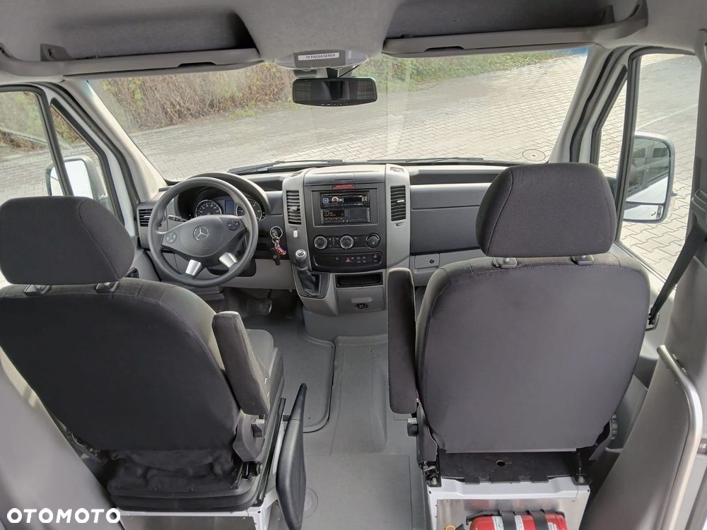 Mercedes-Benz 519 - 8