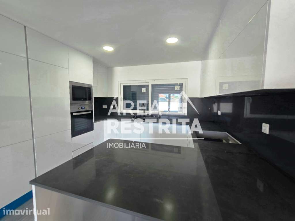 MORADIA TÉRREA T3 COM PISCINA E GARAGEM EM AZEITÃO - Grande imagem: 4/39