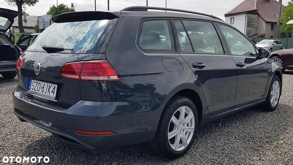 Volkswagen Golf - 6
