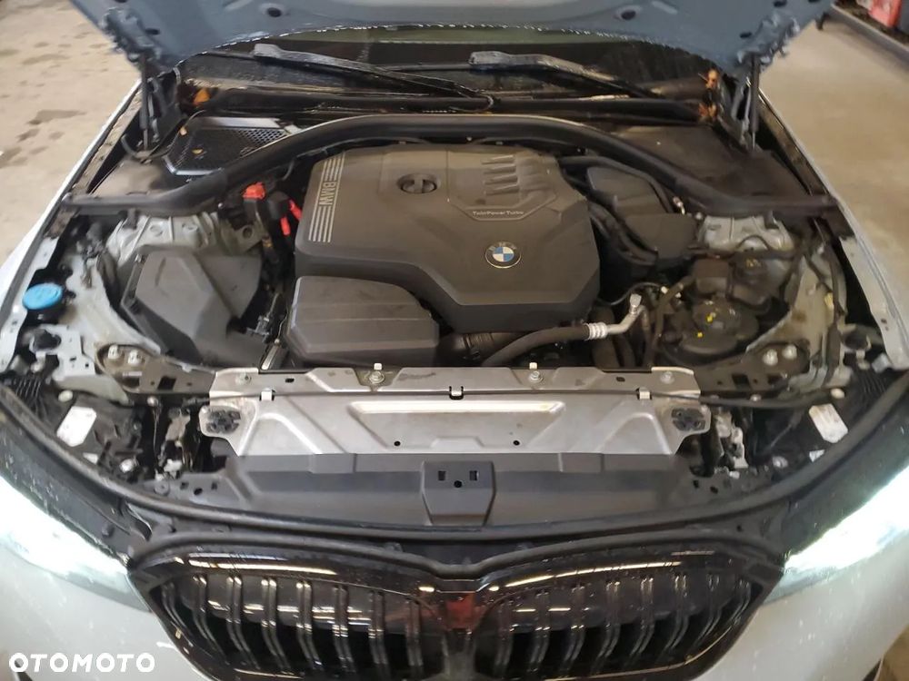 BMW Seria 3 330i M Sport - 10