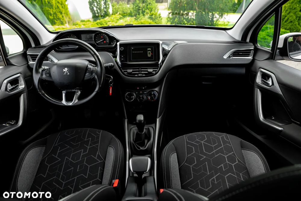 Peugeot 2008 1.6 BlueHDi Allure S&S - 25