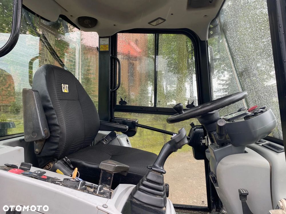 Caterpillar CAT 907H2, 2014 ROK, 6000 MTH, ŁYŻKA OTWIERANA + WIDŁY, z NIEMIEC, SUPER STAN, - 21